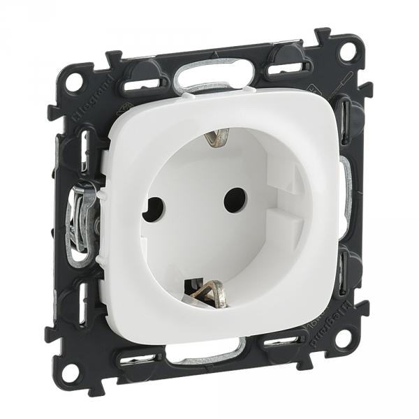 Legrand  Valena  ALLURE Белый Розетка силовая 2К+З 16А 250В с защитными шторками, безвинтовые зажимы. С лицевой панелью 753720