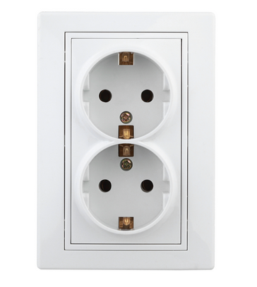 ЭРА  Intro  Plano  Белый  Розетка 2P+E Schuko со шторками 16АХ-250В, скрытая установка  1-208-01 Б0035339